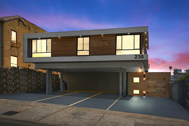 Foto del edificio - 230 S. Carondelet St.