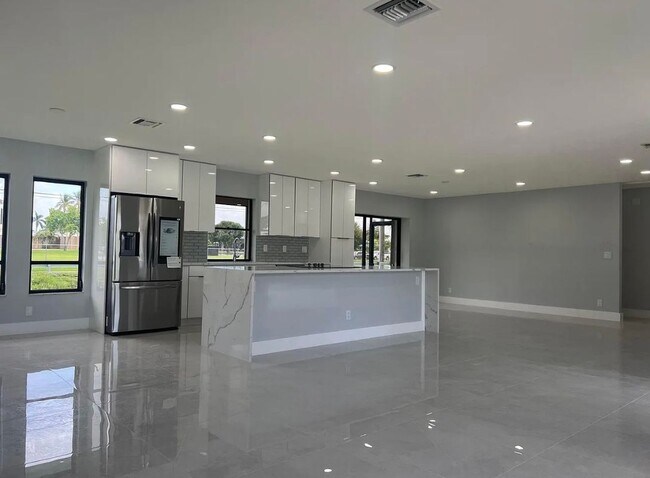 Foto del edificio - 331 S Sequoia Dr