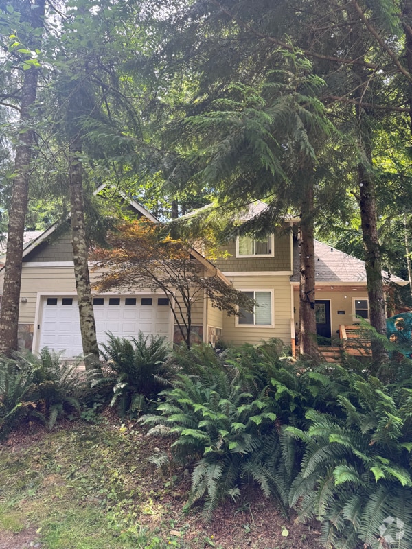 Building Photo - 13 Yearling Pl