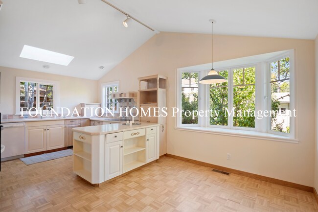 Building Photo - 4 br, 3 bath House - 304 Laurel Way