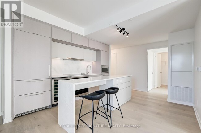 Building Photo - 185 Alberta Ave