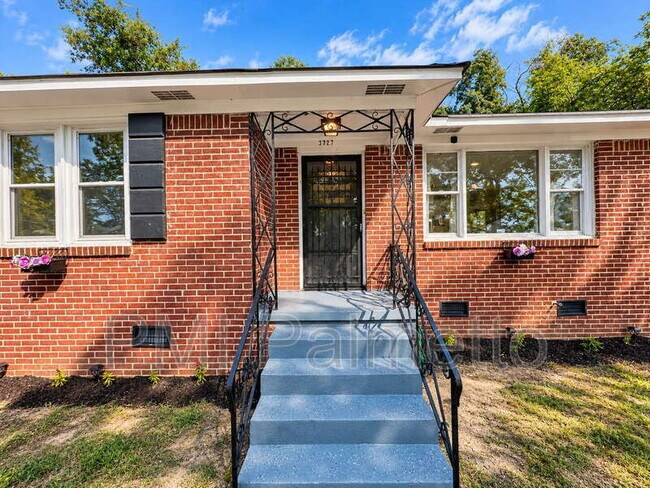 Building Photo - 3727 Maybank St