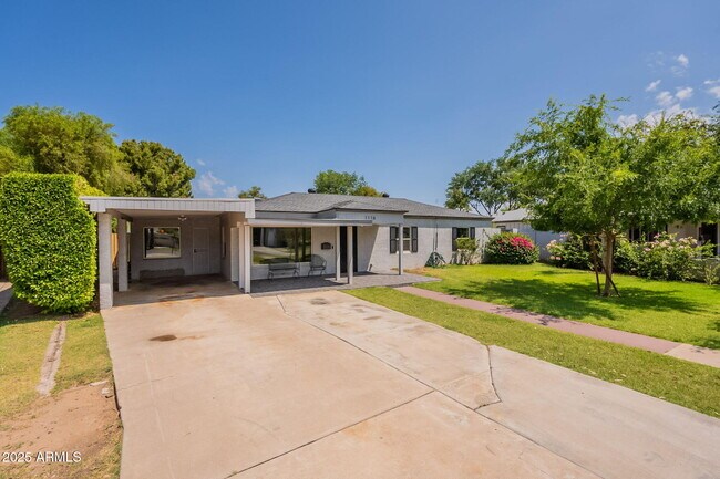 Building Photo - 1116 E Fern Dr N