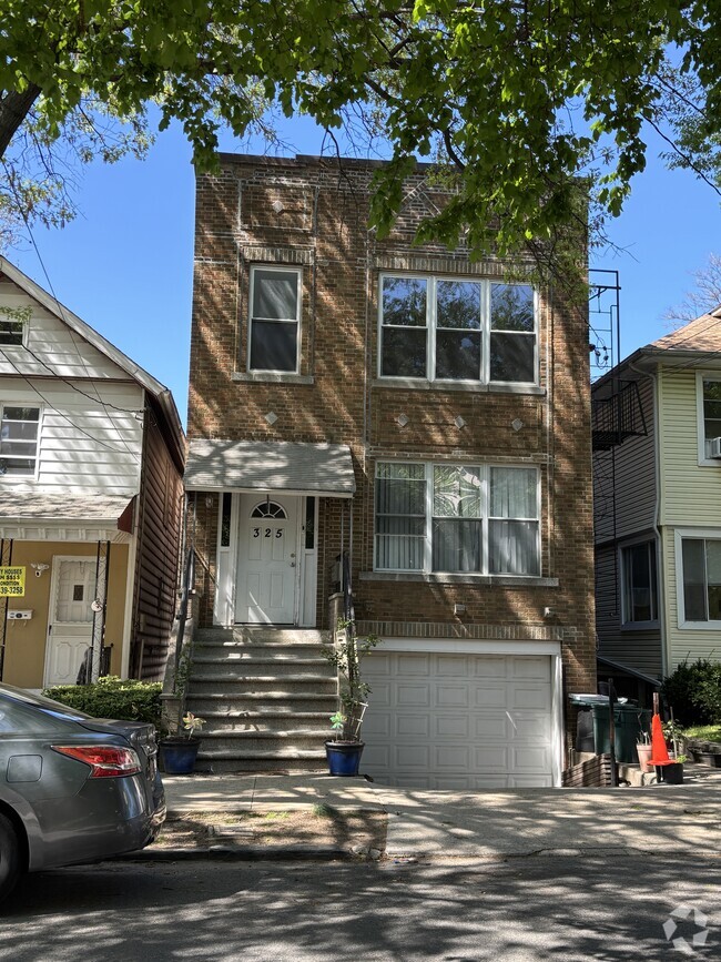 Building Photo - 325 E 235th St
