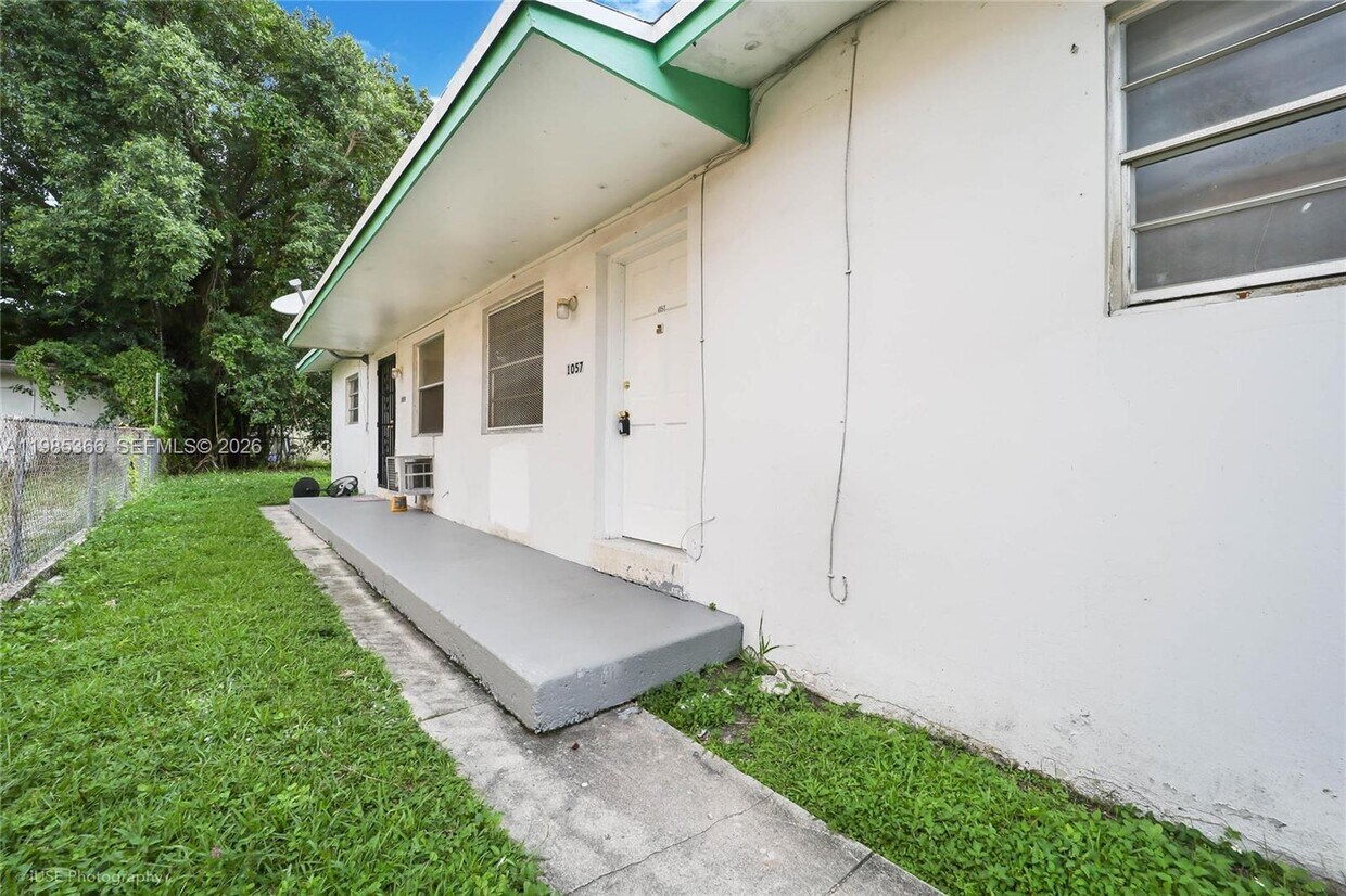 Foto del edificio - 1057 NW 30th St