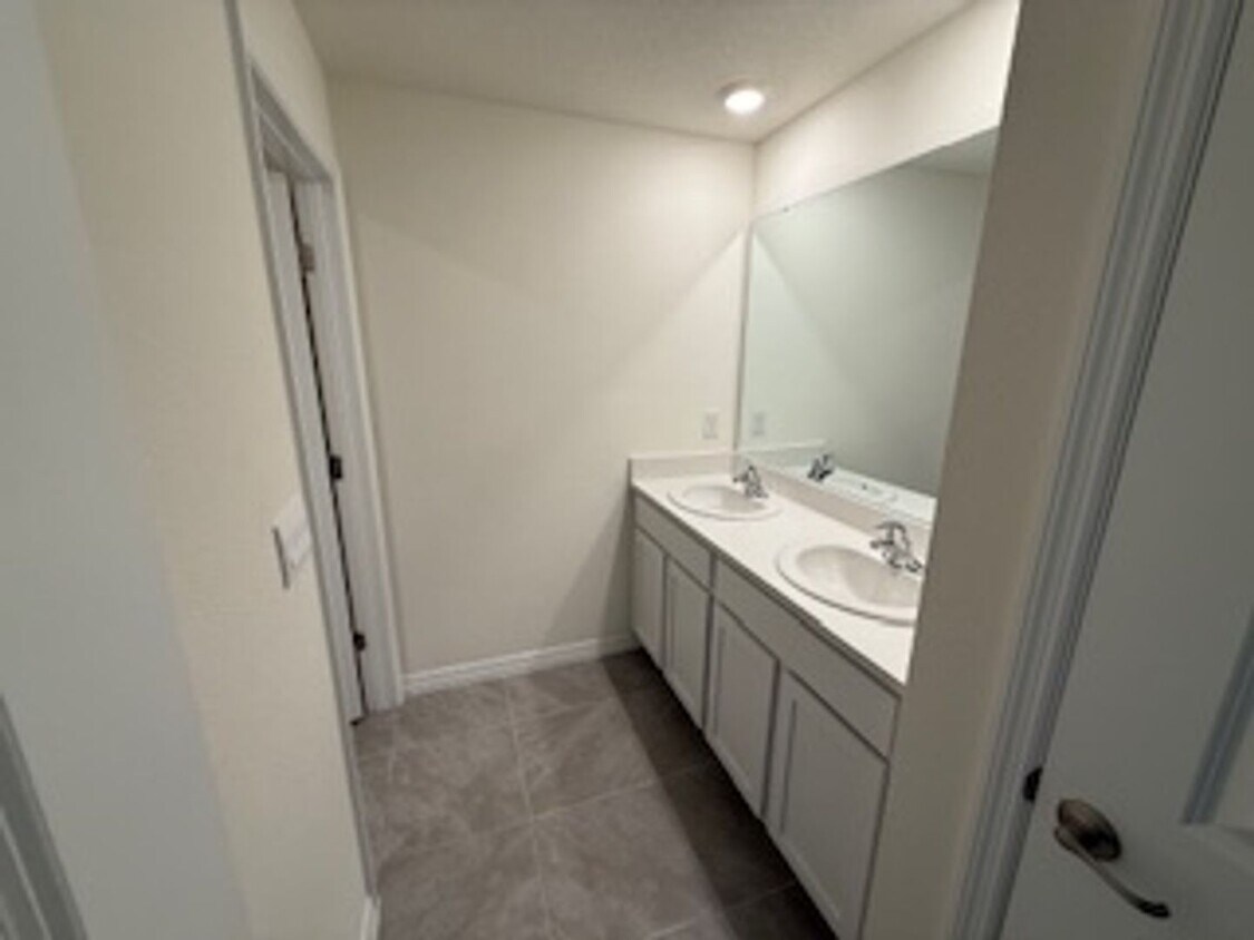 Primary Photo - Beautiful New House