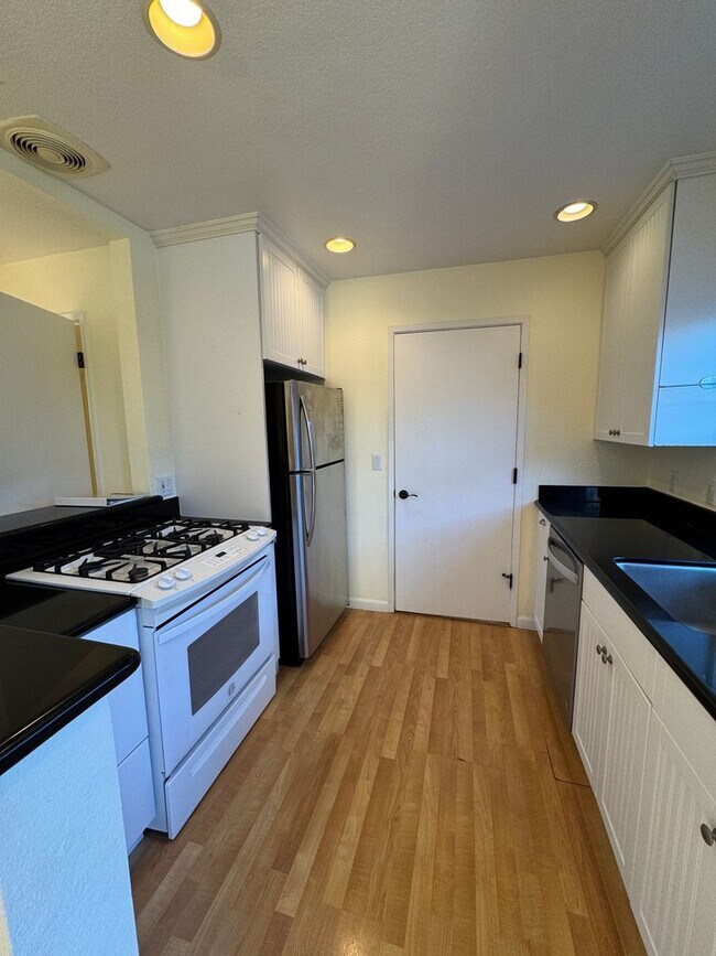 Foto del edificio - Coastal Living in Sought-After Twin Lakes - 2BR/2.5BA Home