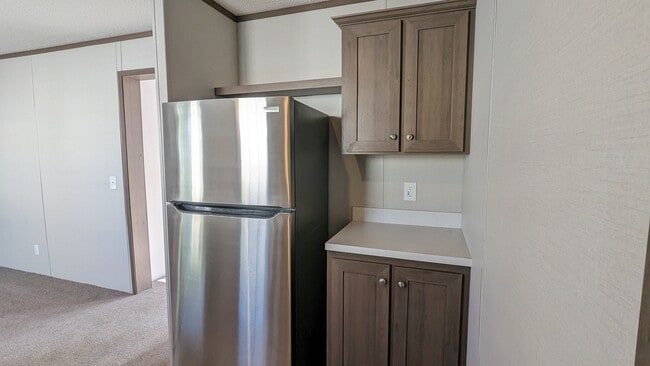 Building Photo - 46000 Geddes Rd