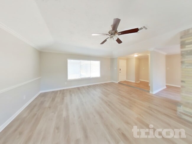 Building Photo - 17526 Jolly Boat Dr