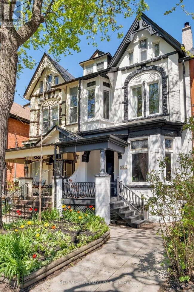 Building Photo - 319 Markham St