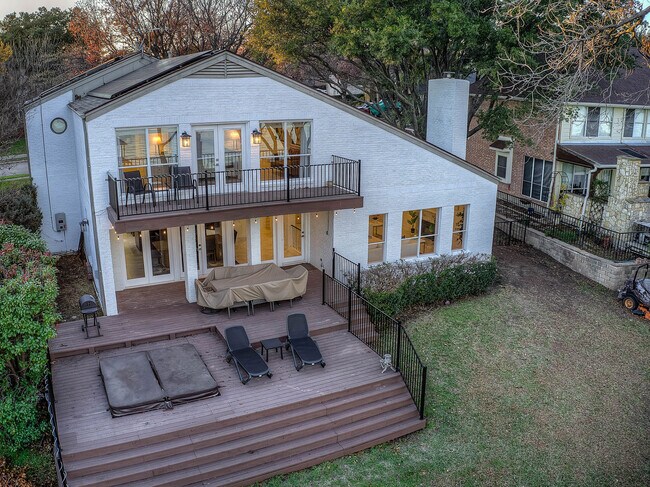 Foto del edificio - 8402 Columbia Dr