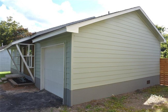 Building Photo - 3506 Basford Rd