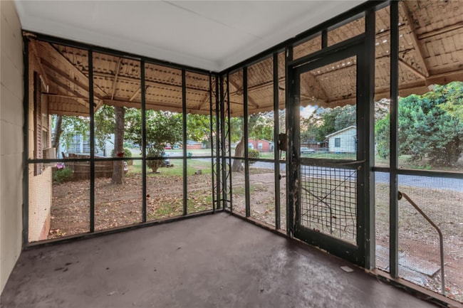 Building Photo - 2614 Skyline Ave