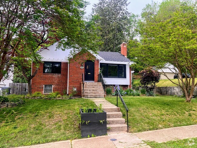 Building Photo - 5602 Hawthorne St