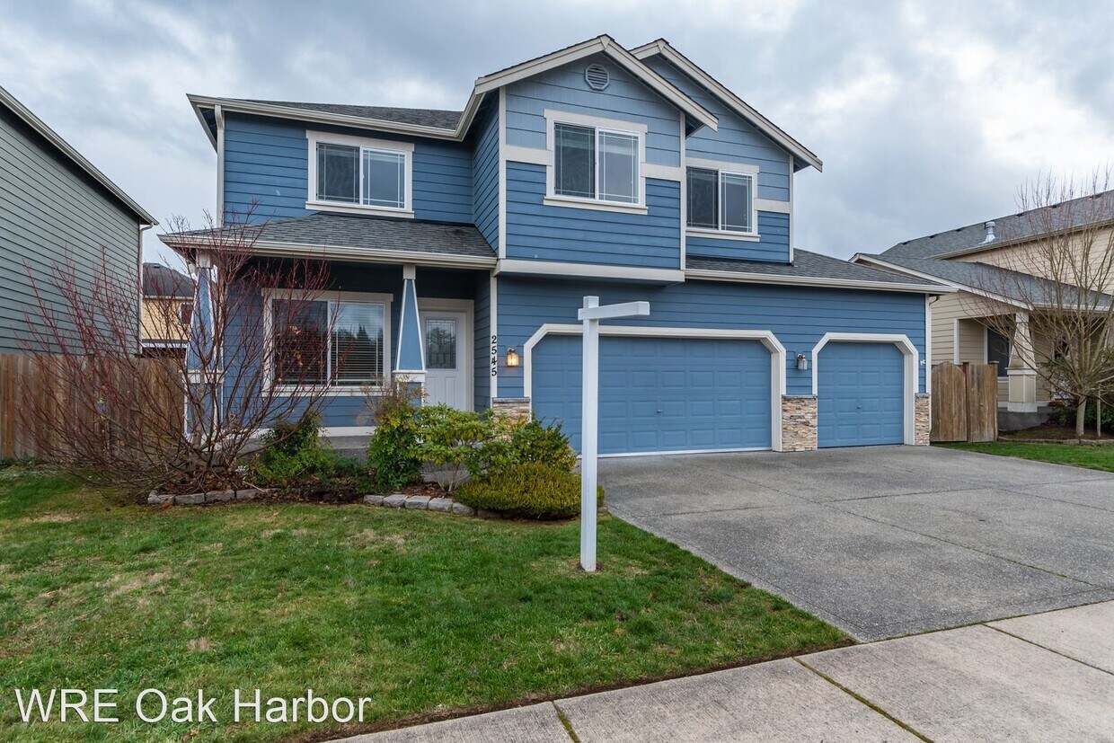 4 br, 2.5 bath House 2545 SW Navigator Lp House Rental in Oak