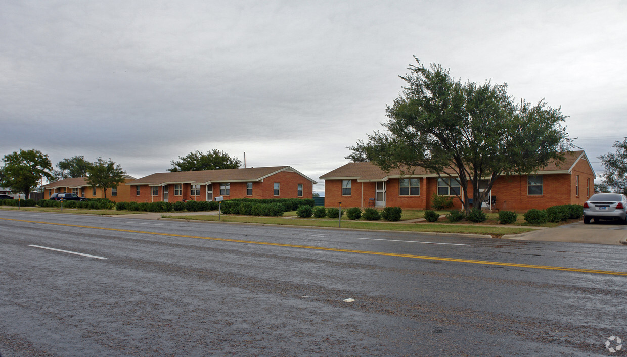 Building Photo - 220 N Ayshire Ave