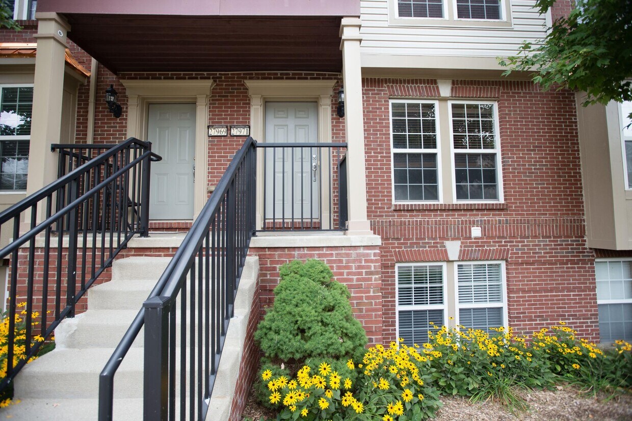 Primary Photo - 27971 Hopkins Dr