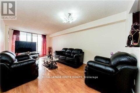 Photo du bâtiment - 410 McLevin Ave