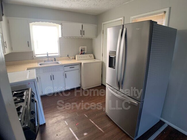 Foto del edificio - 6120 NW 55th St