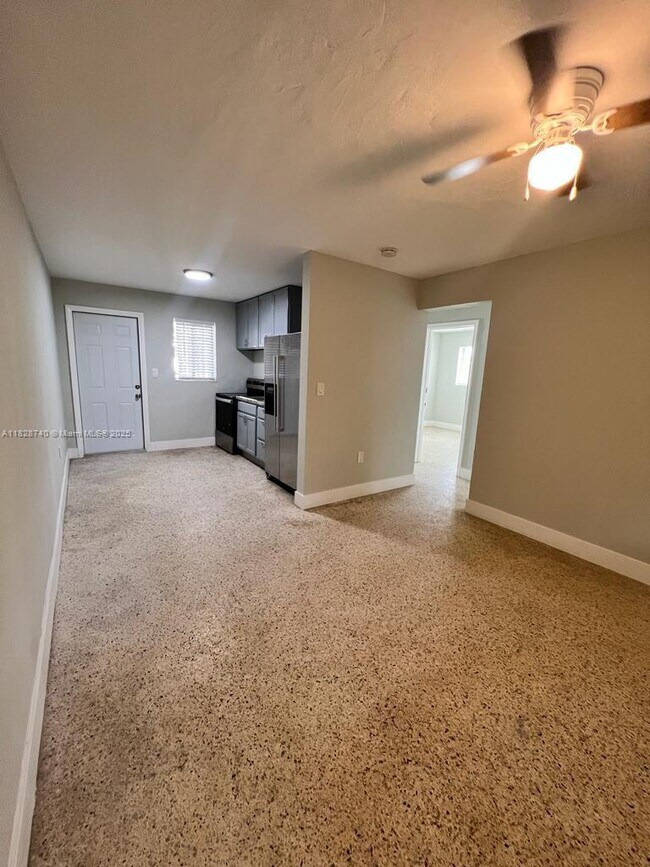 Foto del edificio - 1220 NW 12th St