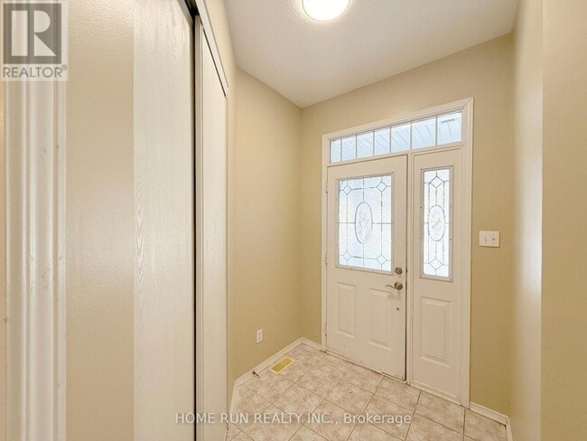 Building Photo - 95 Hemlo Crescent