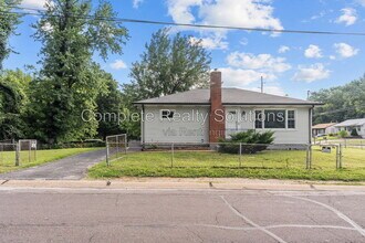 Building Photo - 201 Sadonia Ave