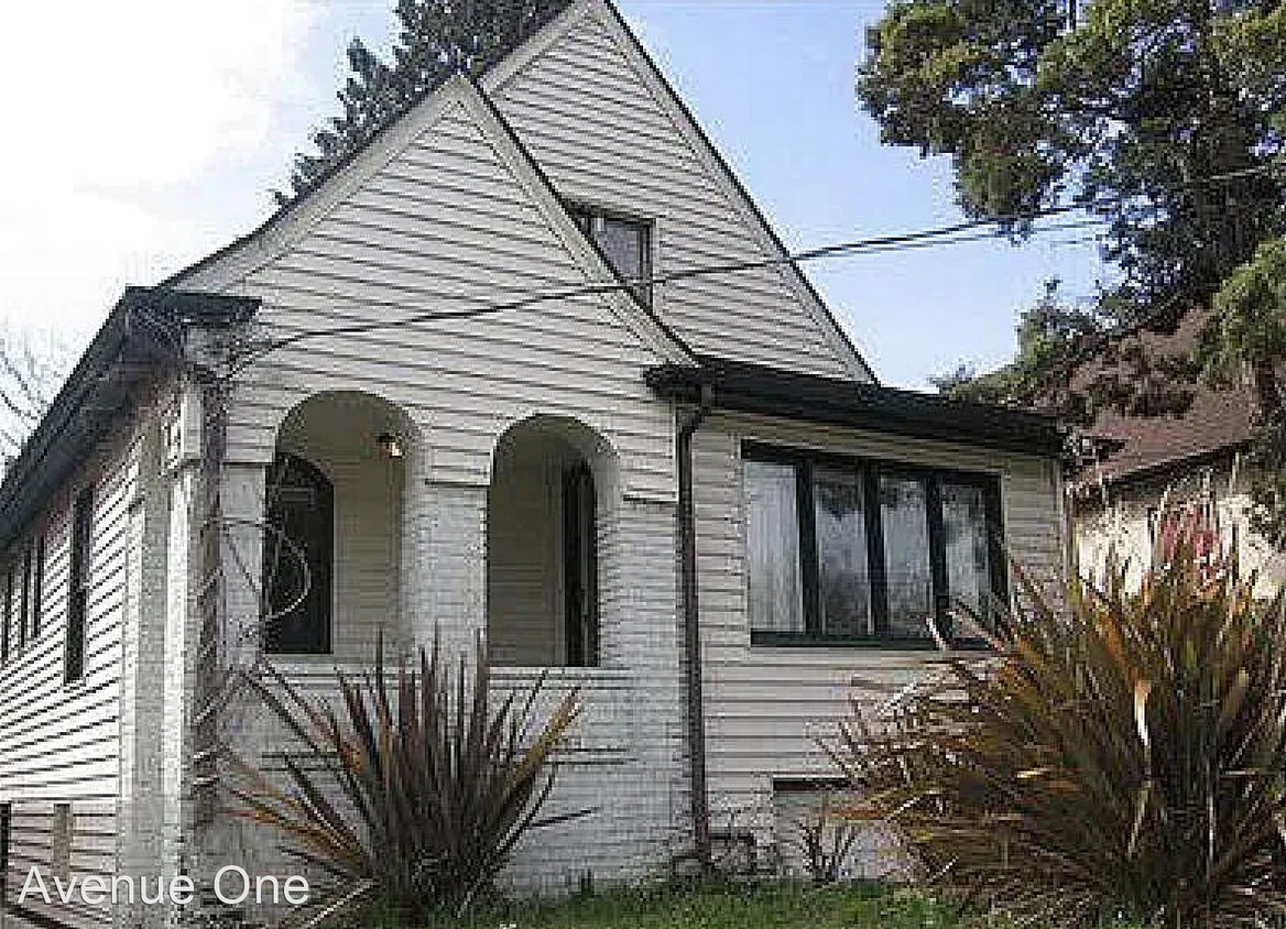 Primary Photo - 4 br, 2 bath House - 6031 25th Ave NE