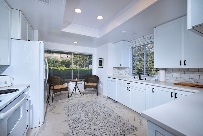 Building Photo - 2035 Caminito Circulo Sur