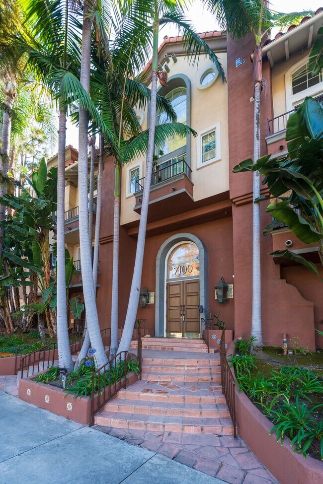 Foto del edificio - Beautiful Westchester Condominium Rental