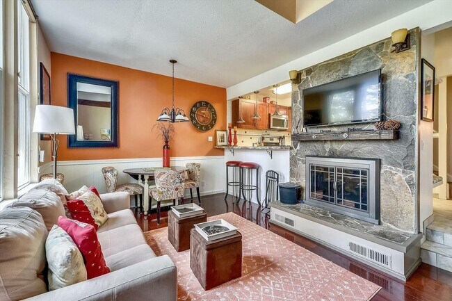 Foto del edificio - LEASE PENDING- Tahoe City, Dollar Hill Ski...