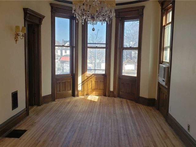 Foto principal - 87-34 Woodhaven Blvd