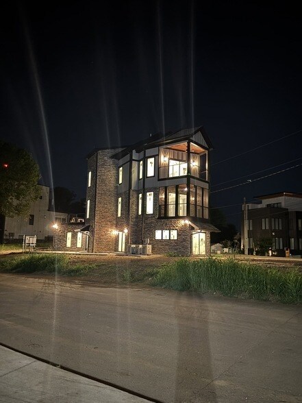 Building Photo - 6011 Hill Cir Dr