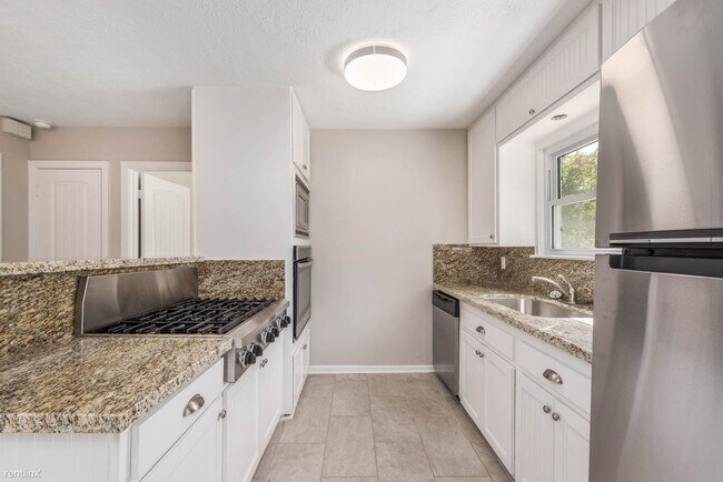 Building Photo - 4 br, 3 bath House - 310 Day Ave