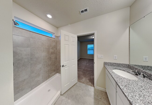 Foto del edificio - 4/2 Single Family Home W/ Fenced In Backyard