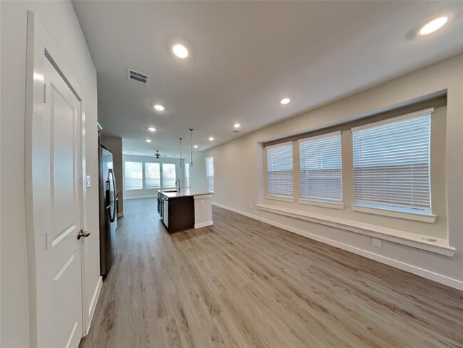 Building Photo - 23635 Gibson Frst Dr