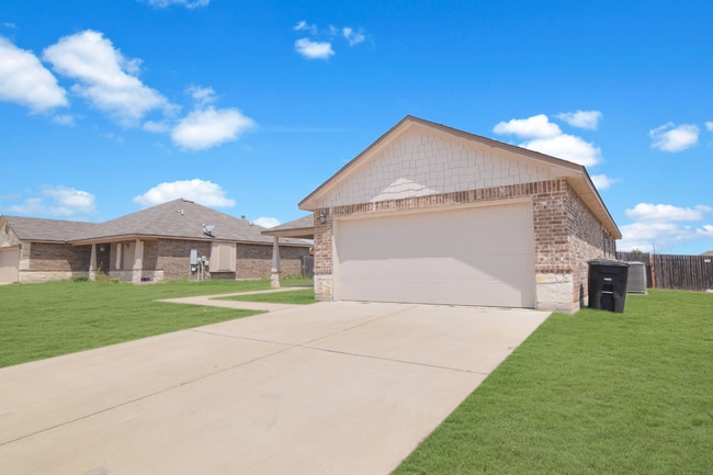 Building Photo - 603 W Vega Ln