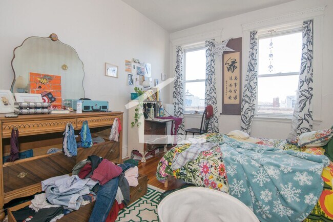 Building Photo - Unique BU Apartment