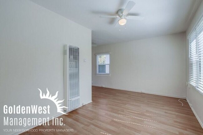 Building Photo - Cozy 1Bdm 1Ba Cottage Close to the Heart o...