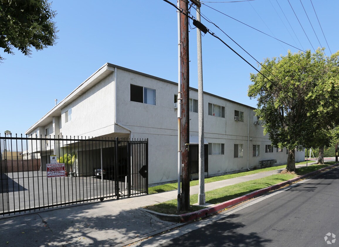 Foto del edificio - Continental Etiwanda Apartments