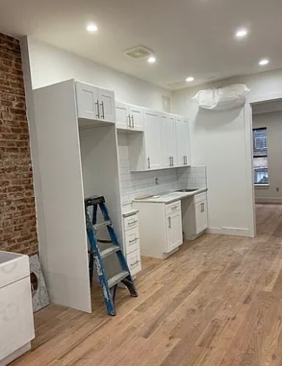 Building Photo - 294 Rogers Ave