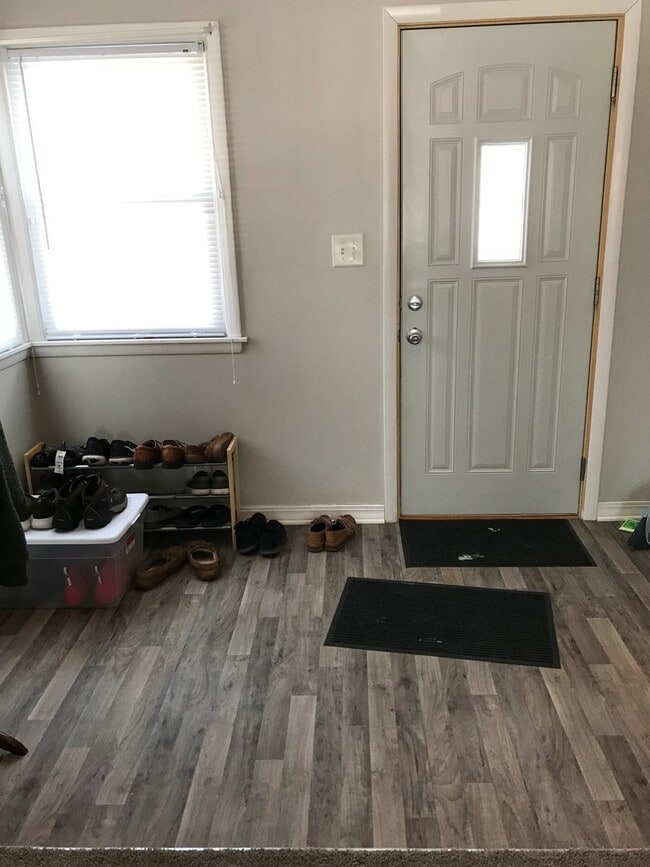 Foto del edificio - 3 Bedroom Single Family w/Garage & Large Yard