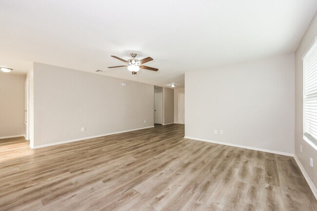 Building Photo - 413 Dakota Ridge Dr
