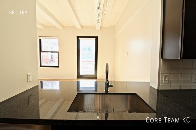 Foto del edificio - 217 W Pershing Rd