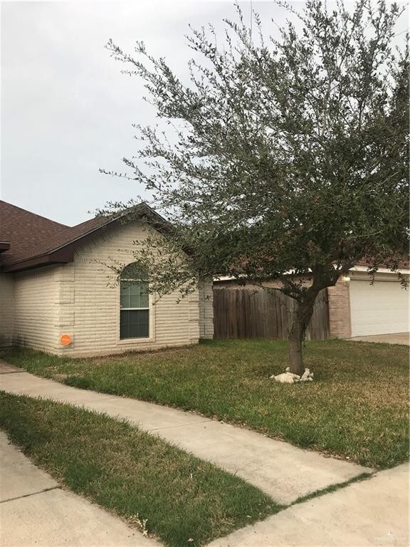 Building Photo - 810 W Grosbeak Ave