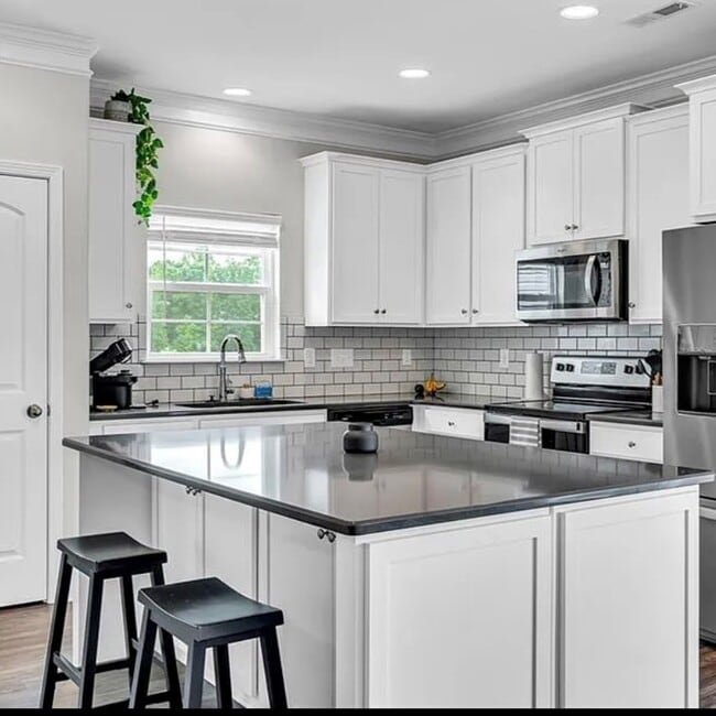 Building Photo - 5536 Marblehead Dr