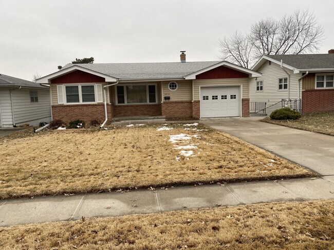 Foto del edificio - 2510 S 49th Ninja LLC GPM