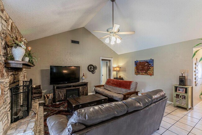 Foto del edificio - 302 S Mt Rushmore Dr