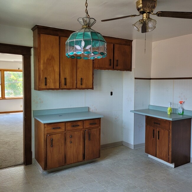 Building Photo - 2460 Grand Ave