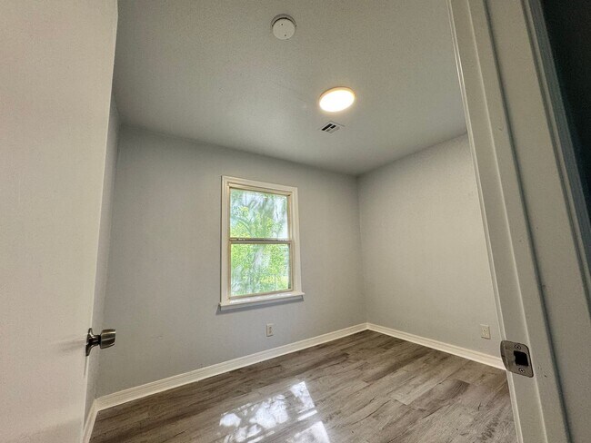 Foto del edificio - Newly Updated 4 Bedroom Home by Gibbs Shop...