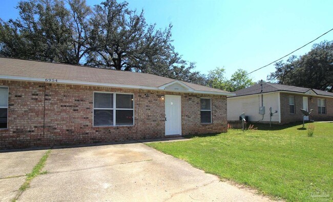 Foto del edificio - 6954 Woodley Dr